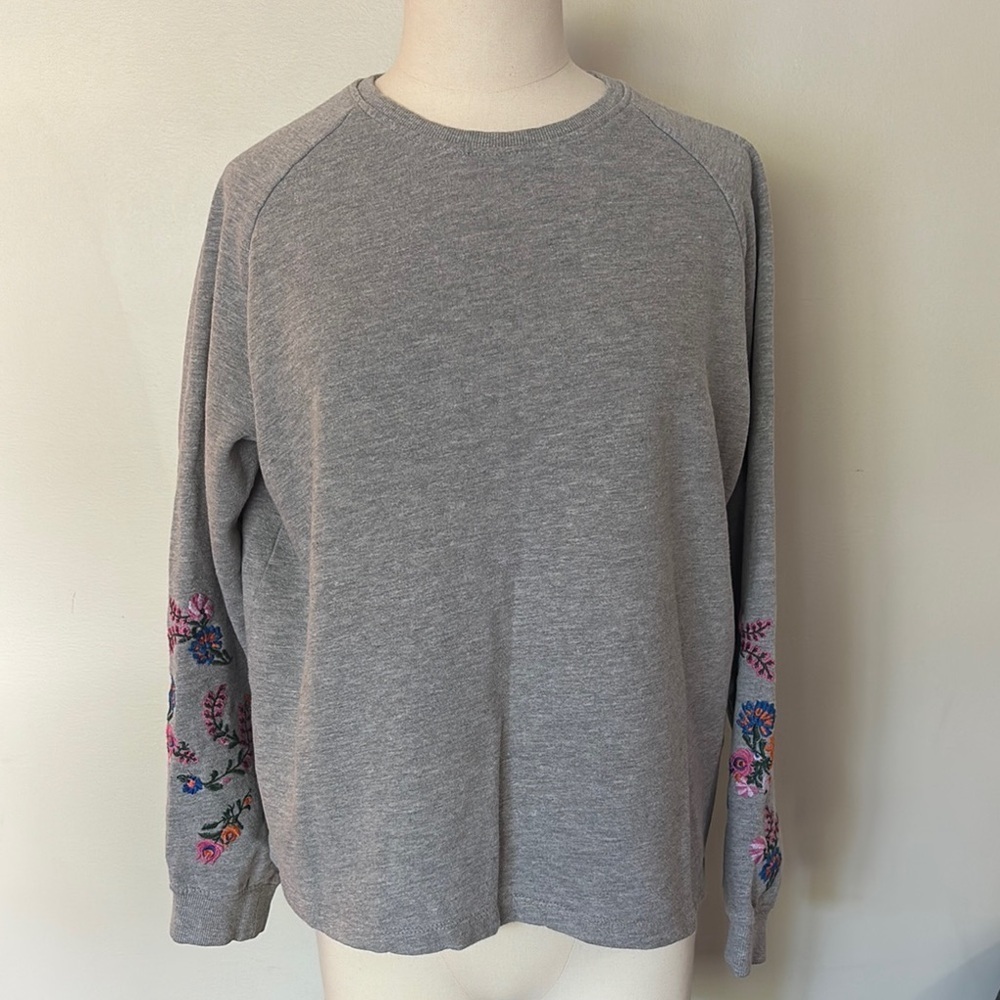 Noisy may Gray Embroidered Floral Sleeves Crewneck Sweatshirt Sz L